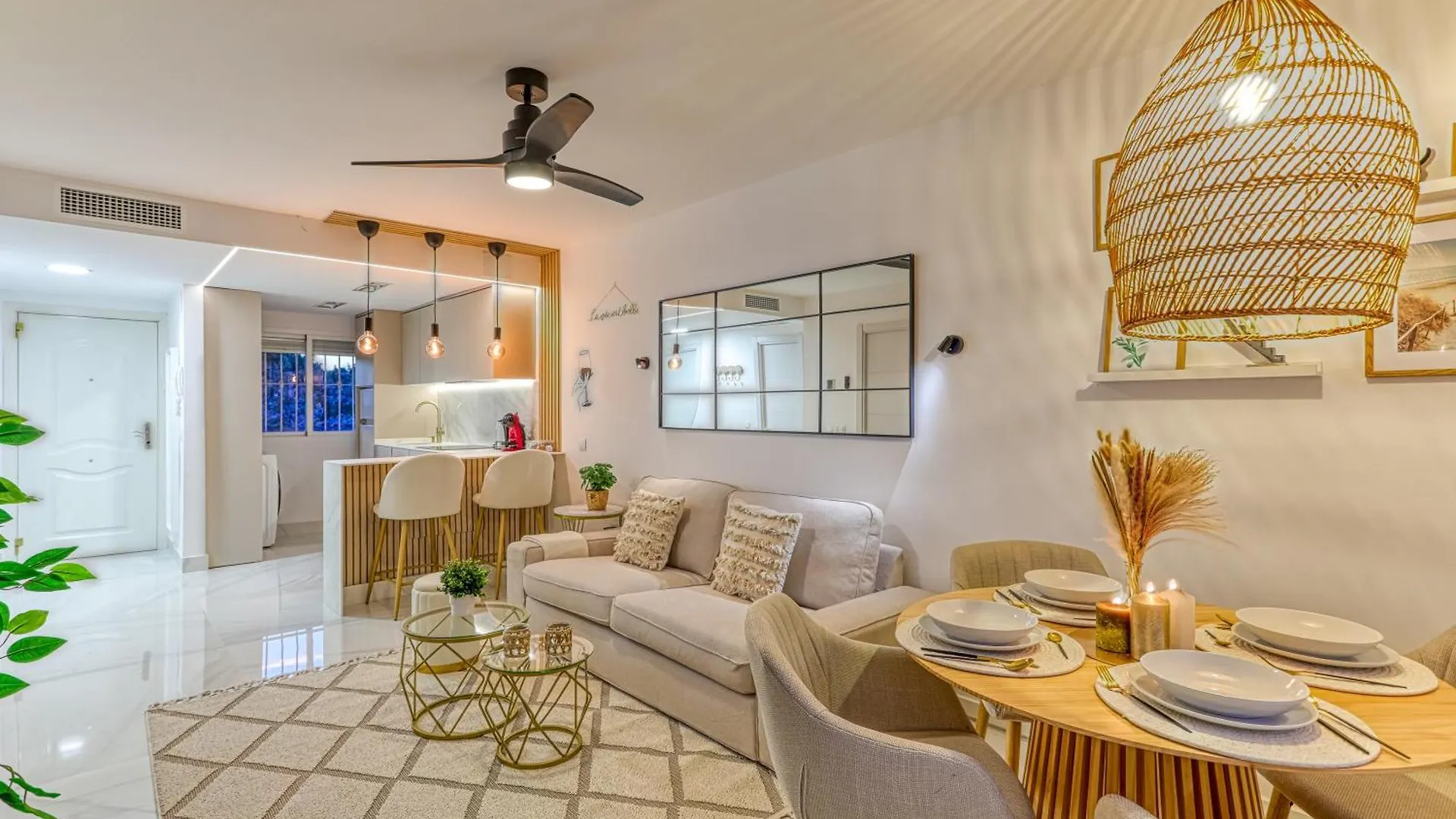 Colinamar Luxury Apartment Near Airport And Beach توريمولينوس 0*,  إسبانيا
